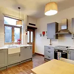 Spacious Victorian Townhouse Near Hcc With Off Street Parking * Харрогейт