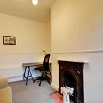 Spacious Victorian Townhouse Near Hcc With Off Street Parking Дом отдыха