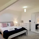 Spacious Victorian Townhouse Near Hcc With Off Street Parking * Harrogate