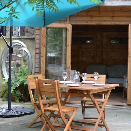 Spacious Victorian Townhouse Near Hcc With Off Street Parking Holiday home *