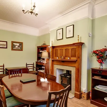 Spacious Victorian Townhouse Near Hcc With Off Street Parking