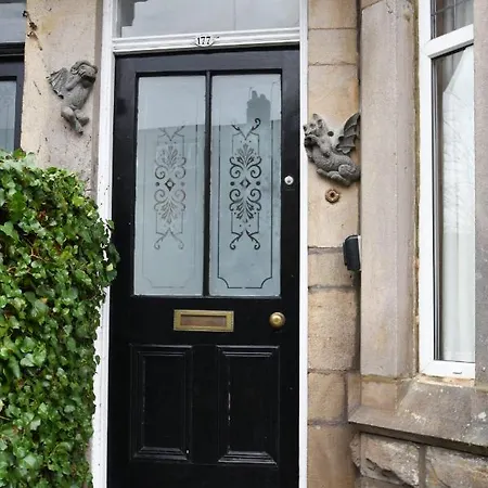 Spacious Victorian Townhouse Near Hcc With Off Street Parking Holiday home *
