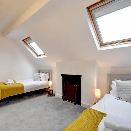 펜션 Spacious Victorian Townhouse Near Hcc With Off Street Parking 해러게이트