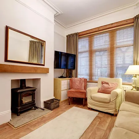 펜션 Spacious Victorian Townhouse Near Hcc With Off Street Parking 해러게이트