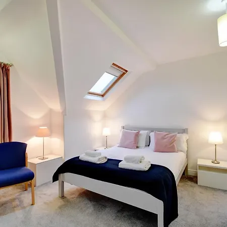 Spacious Victorian Townhouse Near Hcc With Off Street Parking Holiday home Harrogate