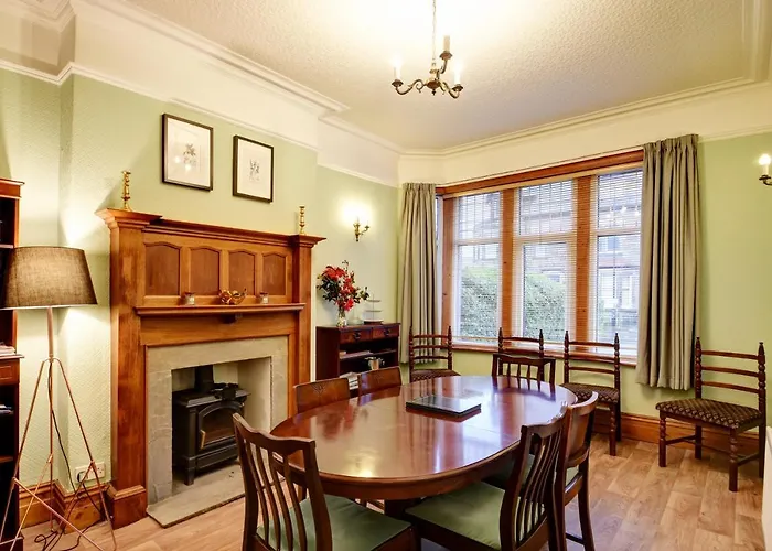 Spacious Victorian Townhouse Near Hcc With Off Street Parking Harrogate