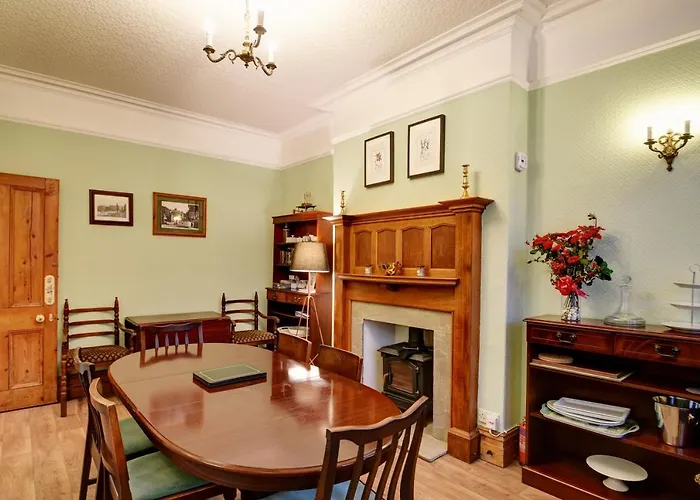 Spacious Victorian Townhouse Near Hcc With Off Street Parking