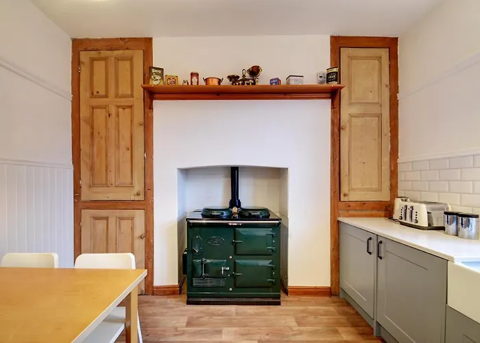 Spacious Victorian Townhouse Near Hcc With Off Street Parking * Harrogate