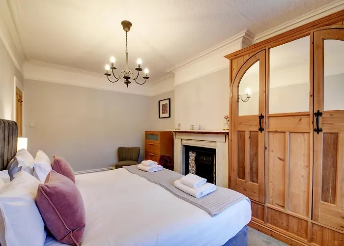 Spacious Victorian Townhouse Near Hcc With Off Street Parking Semesterbostad *