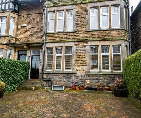 Semesterbostad Spacious Victorian Townhouse Near Hcc With Off Street Parking *