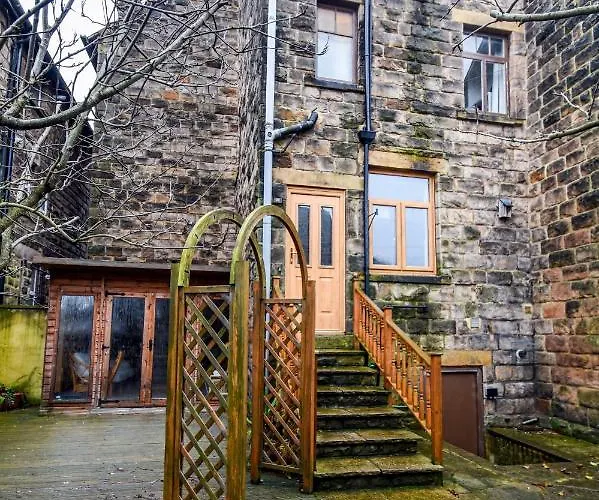 Spacious Victorian Townhouse Near Hcc With Off Street Parking * Harrogate