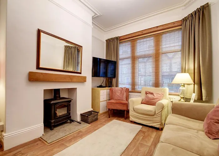 Semesterbostad Spacious Victorian Townhouse Near Hcc With Off Street Parking Harrogate