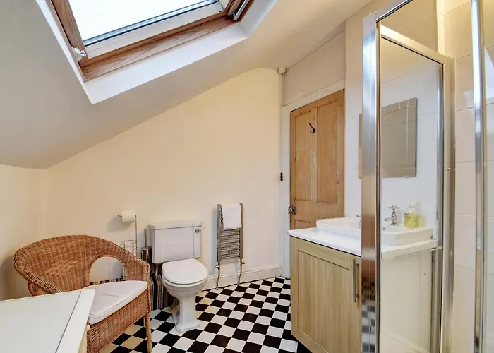 Semesterbostad Spacious Victorian Townhouse Near Hcc With Off Street Parking *