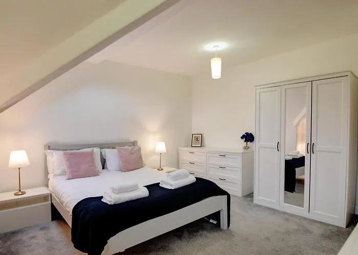 Spacious Victorian Townhouse Near Hcc With Off Street Parking * Harrogate