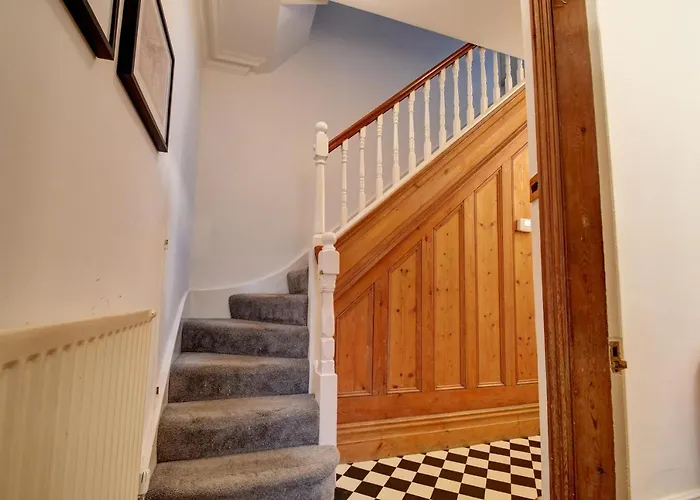 Semesterbostad Spacious Victorian Townhouse Near Hcc With Off Street Parking