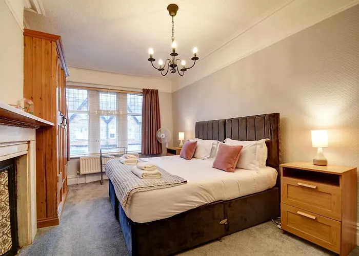 Spacious Victorian Townhouse Near Hcc With Off Street Parking Semesterbostad *