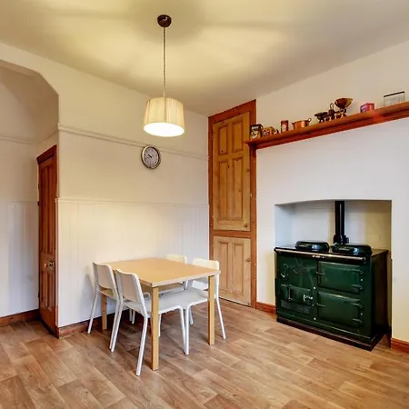 Feriehus Spacious Victorian Townhouse Near Hcc With Off Street Parking *