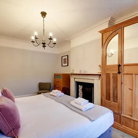 Spacious Victorian Townhouse Near Hcc With Off Street Parking Feriehus *