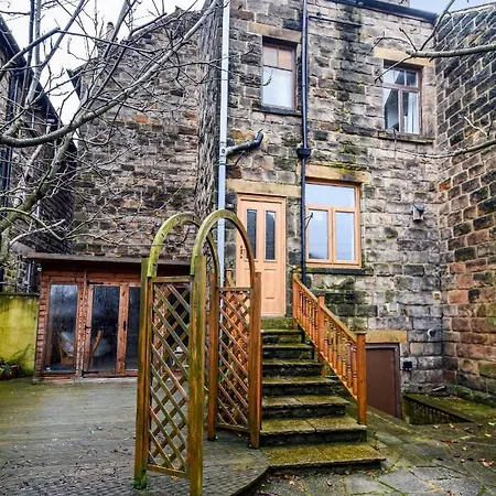 Spacious Victorian Townhouse Near Hcc With Off Street Parking * Harrogate