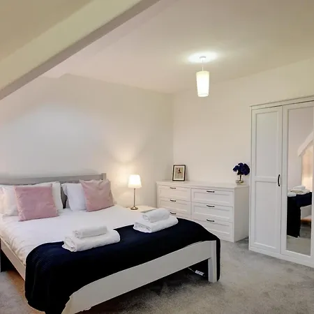 Spacious Victorian Townhouse Near Hcc With Off Street Parking * Harrogate