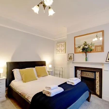 Spacious Victorian Townhouse Near Hcc With Off Street Parking Feriehus Harrogate